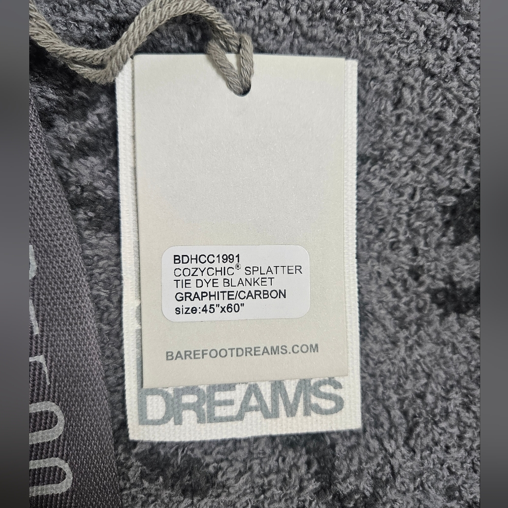 NWT Barefoot Dreams CozyChic Splatter Tie Dye Blanket Graphite Carbon 45x60" - Picture 4 of 4